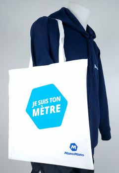 Sweats brodés et tote bags sérigraphiés